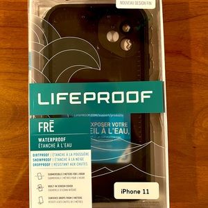 BLACK LIFEPROOF IPHONE 11 CASE